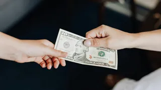 Company Founder’s Take On Receiving Tip For Order He Delivered Irks Internet | Netizens Call Him ‘Egoistic’